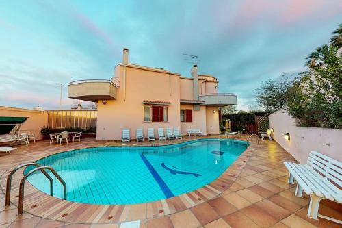 Quartu Sant'Elena Villa | Villa con piscina e giardino a due passi dal mare.