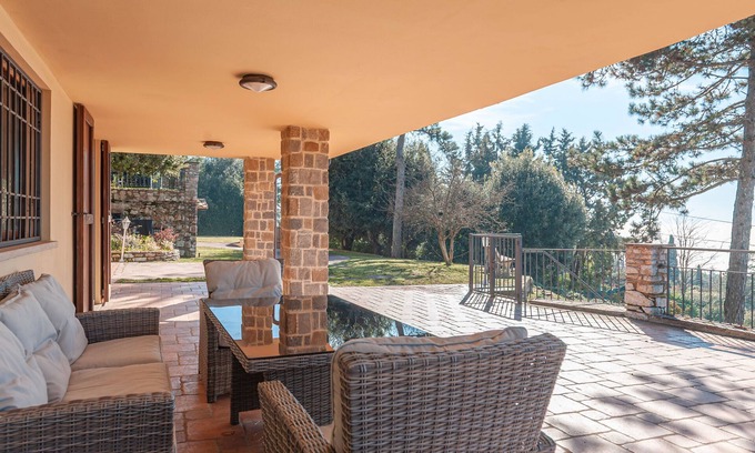 San Mariano Villa | Villa 'Con Piscina' with Lake View, Private Garden and Wi-Fi