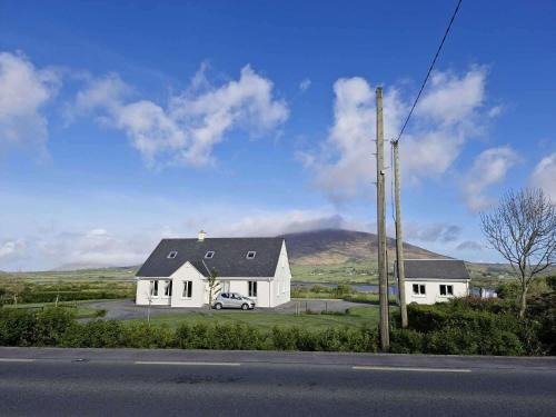 Cahirciveen Villa | Villa Daffodil - Sleeps 2 & Stunning Seaside Views