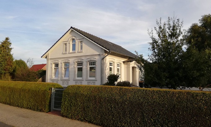 Schweindorf House | "Villa de Witt" vacation for up to 6 people in historic East Frisian flair