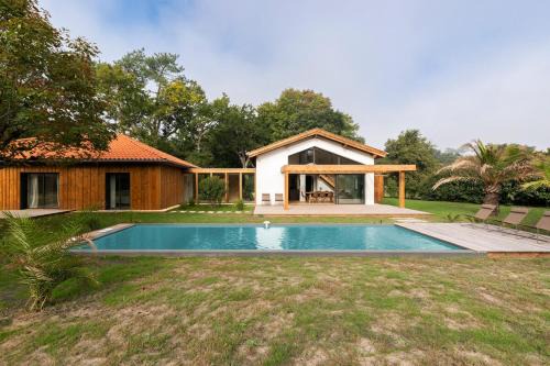 Moliets-et-Maa Villa | Villa des Résiniers piscine, proche plage & forêt, wifi