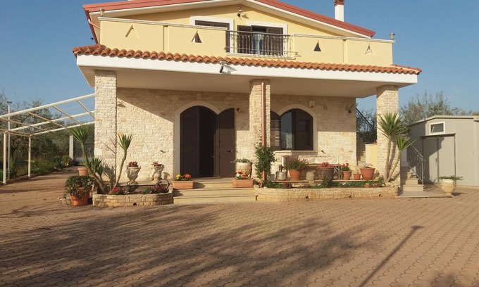 Corato Villa | VILLA DI CAMPAGNA 3 KM FROM THE CITY CENTER