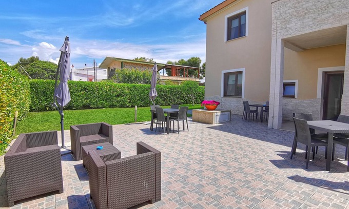 Taranto Villa | Villa Dimora Mariù, 400 mt from the sea and complete with every comfort.