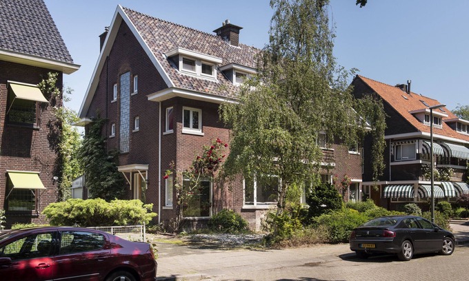 Schiedam Apartment | Villa Dirkzwager has two Suites on two floors.