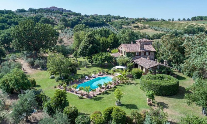 Monte Castello di Vibio Villa | VILLA DUE VIGNE 8, Emma Villas