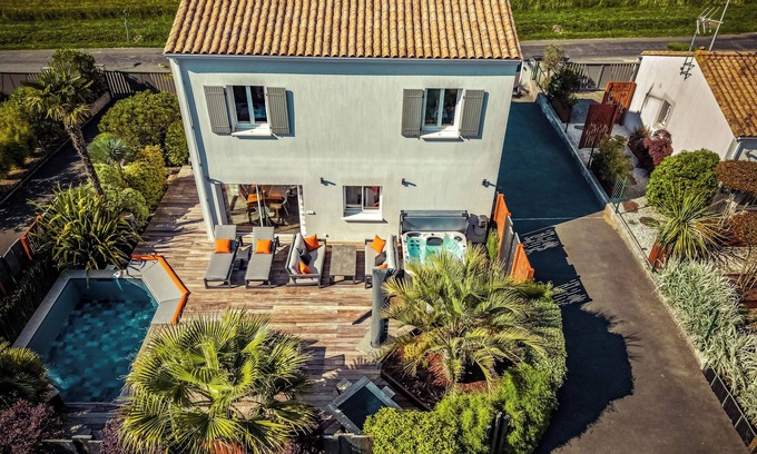 Saint-Ciers-du-Taillon House | Villa Eden : Luxury with swimming pool near the Charente vineyards