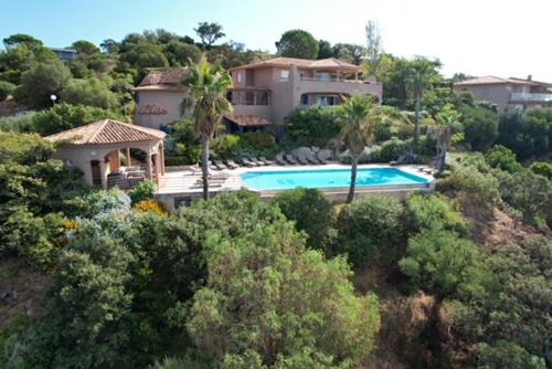 Cirendinu Apartment | Villa EDEN BLUE