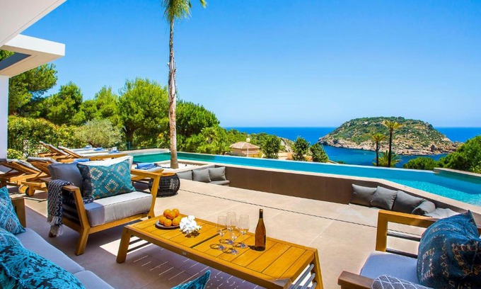 Mar Azul Villa | Villa El Refugio by Interhome