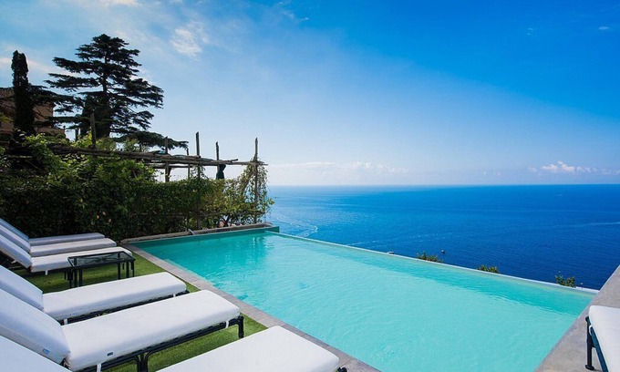 Positano Villa | Villa Eleganza: A splendid three-story villa which faces the sun and the sea, with Free WI-FI.
