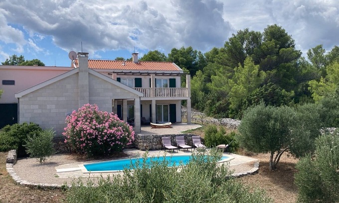 Stari Grad Villa | Villa Ella with private pool and spacious garden