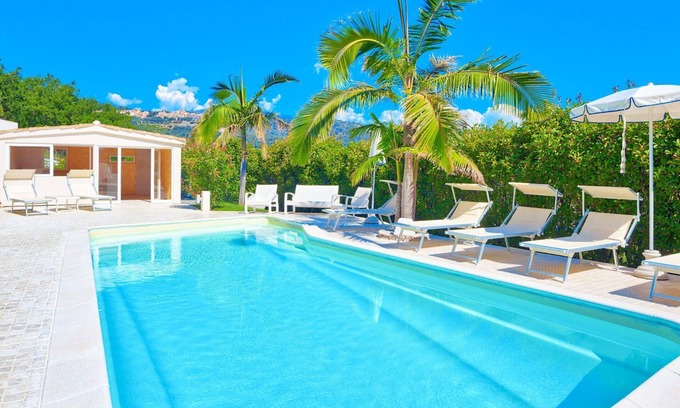 Costarainera Villa | Villa Emanuele Costarainera: wonderful modern villa, for 16 ppl, with garden, heated pool, hot-tub