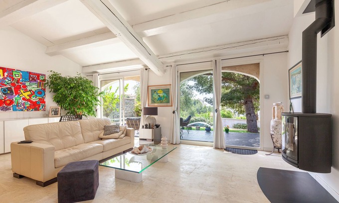 Ensues-la-Redonne Villa | Villa 'Ensues' with Sea View, Wi-Fi and Air Conditioning