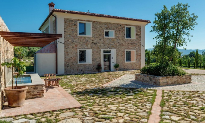 Quarrata Villa | Villa 'Fattoria Mantellassi' with Private Garden, Wi-Fi, and Air Conditioning