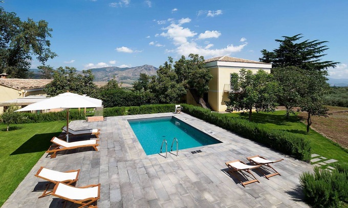 Rovittello Villa | Villa for 10 People with private pool, garden and free WiFi