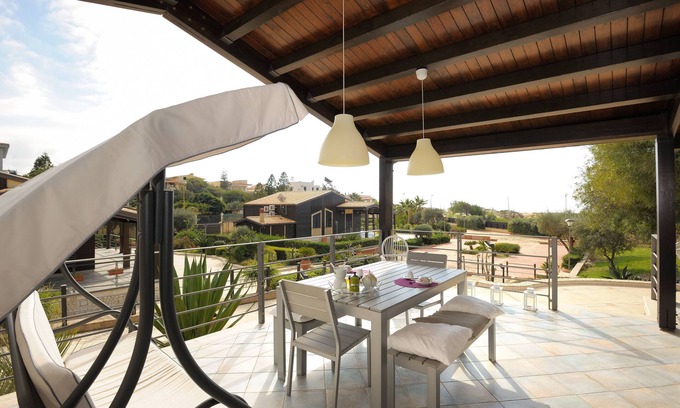 Fiumenaro Villa | Villa for two at MADIGI