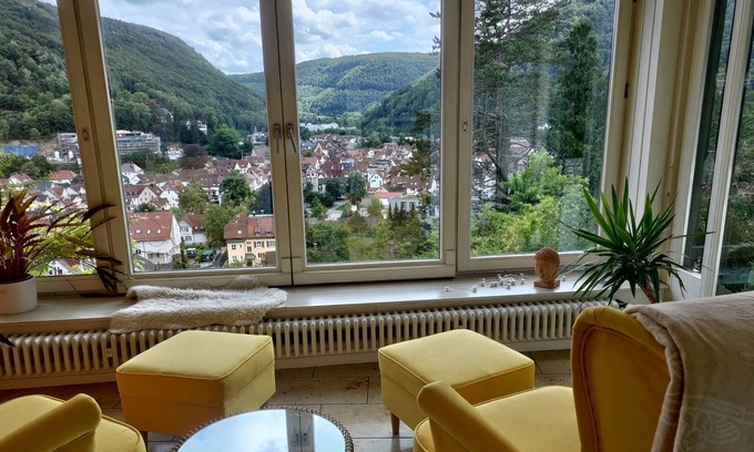 Bad Urach Apartment | Villa Freudenberg in Naturnahem Anwesen mit Super Aussicht Direkt an Wanderwegen