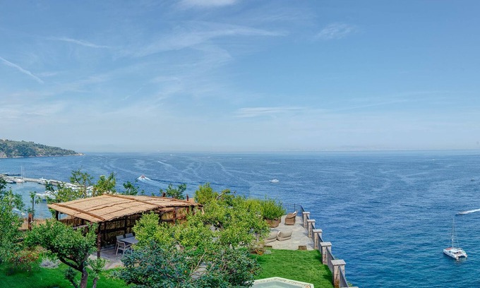 Sorrento City Centre Villa | Villa Galidia with Jacuzzi, Sea View, Garden and Air Conditioning