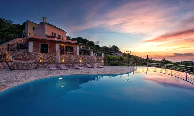 Sokraki Villa | Villa Gallini Sleeps 4 (2 Bedrooms)