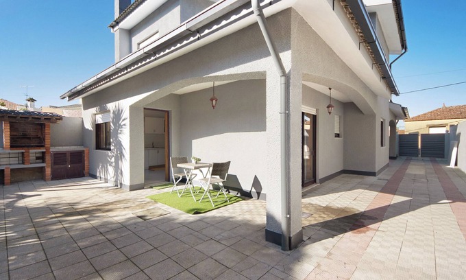 Rates Villa | Villa 'Gilove House' with Private Garden, Balcony and Wi-Fi