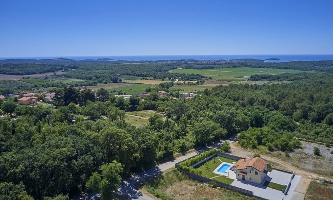 Fuskulin Villa | Villa Giovanna is located on a quiet location 6 km from Porec.