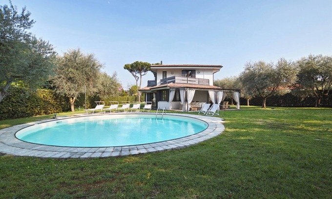 Manerba del Garda Villa | Villa "Grazia" with Wi-Fi, Garden, Terrace, Pool Gym & Sauna