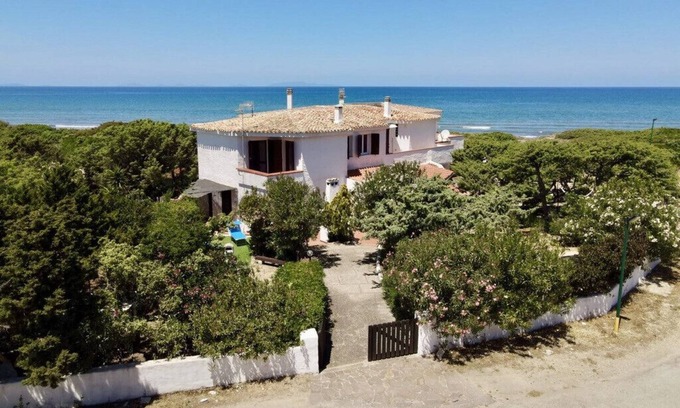 Eden Beach House | Villa i Ginepri. Few steps from the sea.