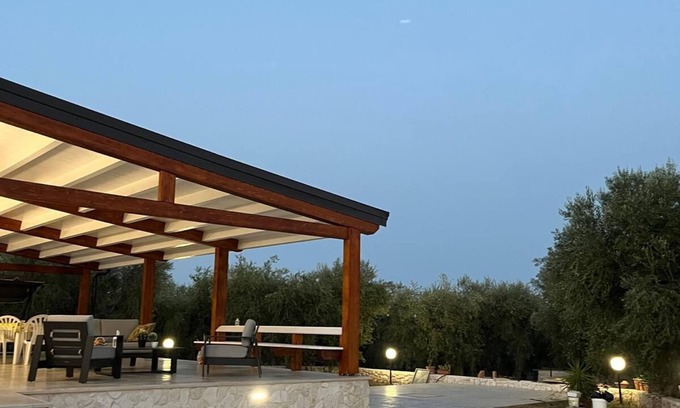 Monte Sant'Angelo Villa | Villa immersed in the green of the ancient olive trees of Gargano