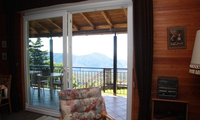 Premeno House | Villa in a sunny location on a large property with panoramic views of the lake, inexpensive