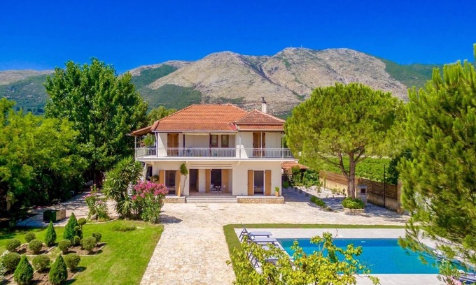 Monopari Villa | Villa in Armenoi with Private Pool & BBQ