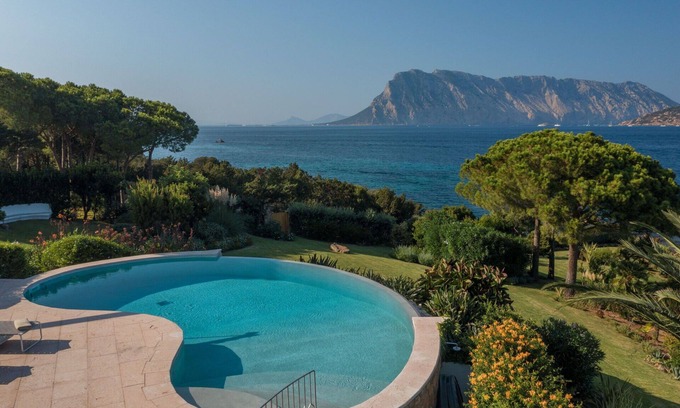 Capo Coda Cavallo Villa | Villa in Capo Coda Cavallo with 8 bedrooms sleeps 16