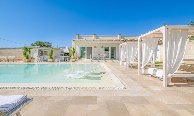Carovigno Villa | Villa in Carovigno with 6 bedrooms sleeps 12