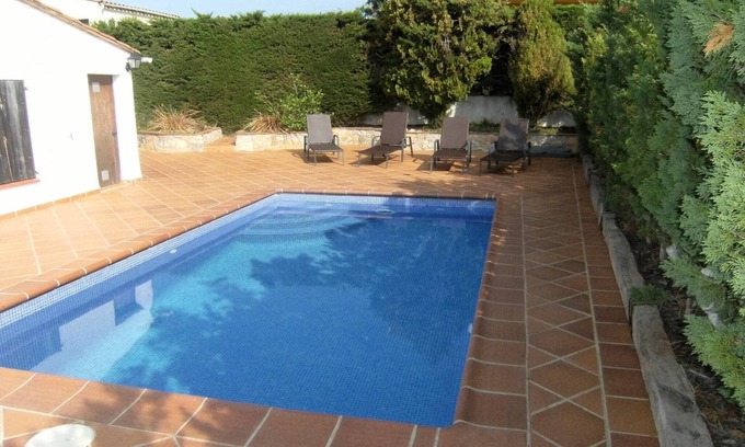 Torroella de Montgri Villa | Villa in Estartit with Private Pool & Garden