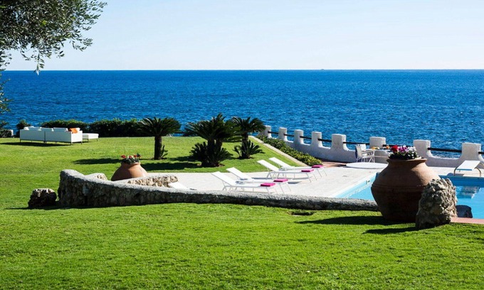 Eastern Sicily Villa | Villa in Fontane Bianche with 6 bedrooms sleeps 12