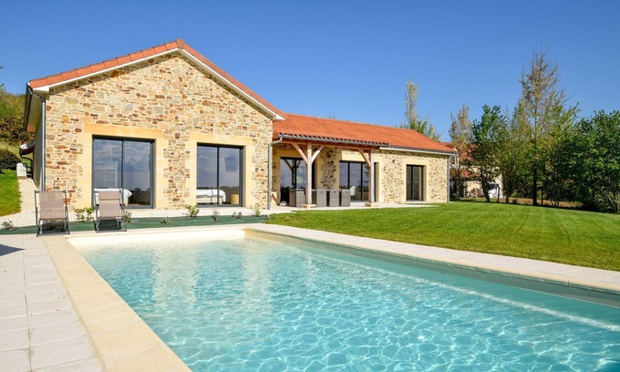 Saint-Medard-d'Excideuil House | Villa in Dordogne with Private Pool & Golf