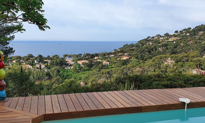 Hyeres Villa | Villa in Hyères near Beach & Pool