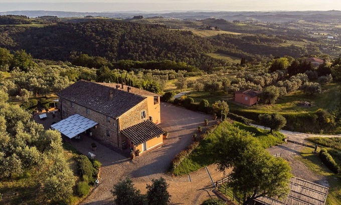 Montelupo Fiorentino Villa | Villa in Montelupo Fiorentino with 6 bedrooms sleeps 11