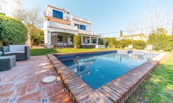 L'Escala Villa | Villa in L'Escala near Platja de Riells Beach