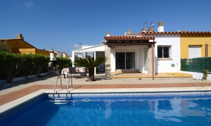 L'Escala Villa | Villa in LEscala with Swimming Pool