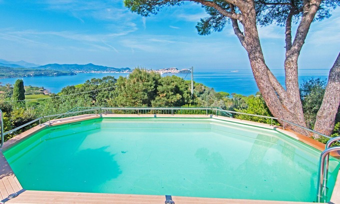 Magazzini Villa | Villa in Magazzini with 5 bedrooms sleeps 10