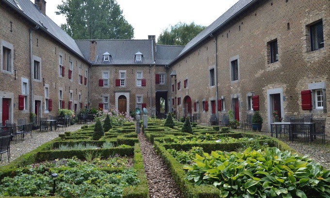 Mesch House | Villa in Mesch with Garden
