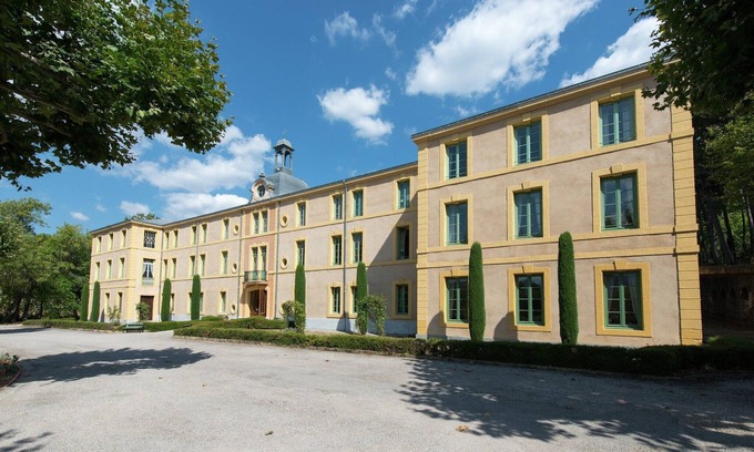 Montbrun-les-Bains Apartment | Villa in Montbrun near Lake and Sea
