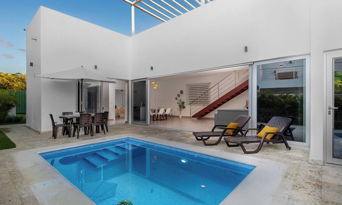 El Soco House | Villa in Playa Mueva Romana – Steps from Beach!