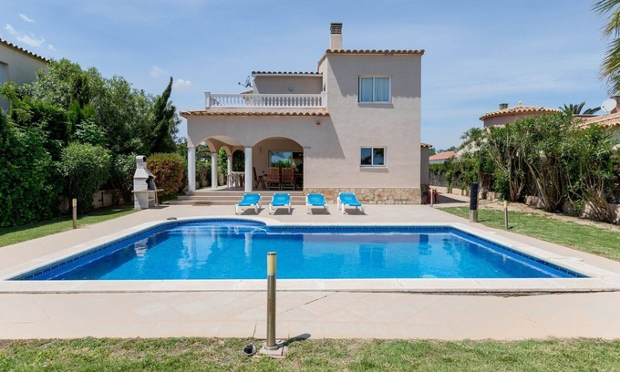 Sant Pere Pescador Villa | Villa in Sant Pere near Sea Beach and Pool