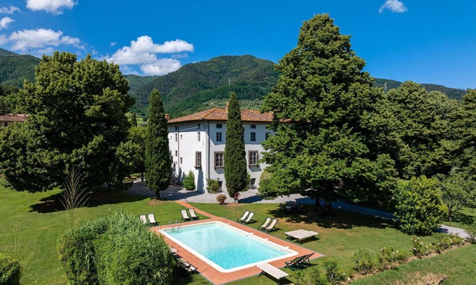 Capannori Villa | Villa in Segromigno In Monte with 8 bedrooms sleeps 16