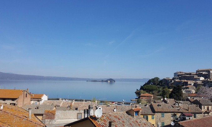 Capodimonte Villa | Villa in the center with garden a few steps from the lake