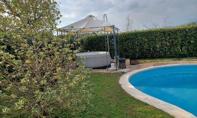 Rotabile Villa | Villa in the green with swimming pool and whirlpool