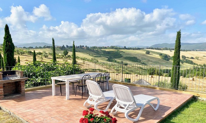 Pomarance Villa | Villa in the sun with 3 apartments for groups of families and friends