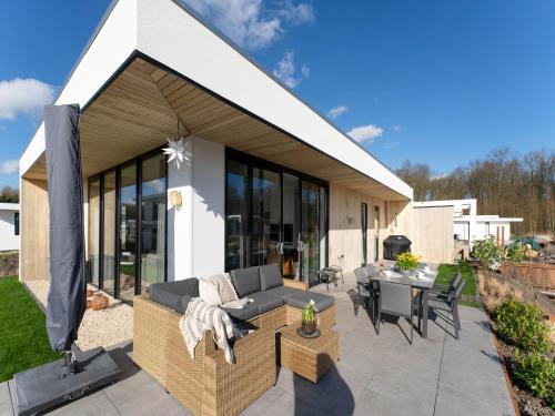 Zeewolde Villa | Villa in Zeewolde with Private Jetty