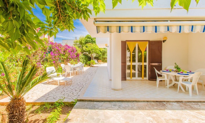 Torre Santa Sabina Villa | Villa Irene - Large garden - Privacy - Big terrace - 400 m from the beach