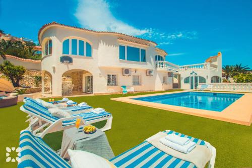 La Canuta Villa | Villa Isabel by Abahana Villas